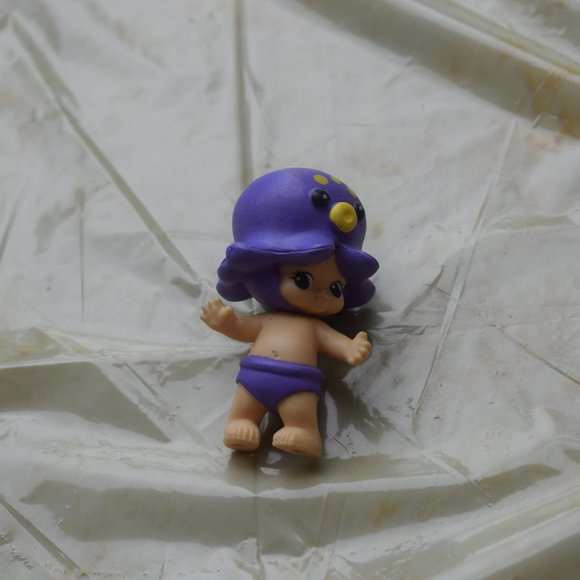 Twozies S1 Olive Purple Octopus Figure - Picture 1 of 2